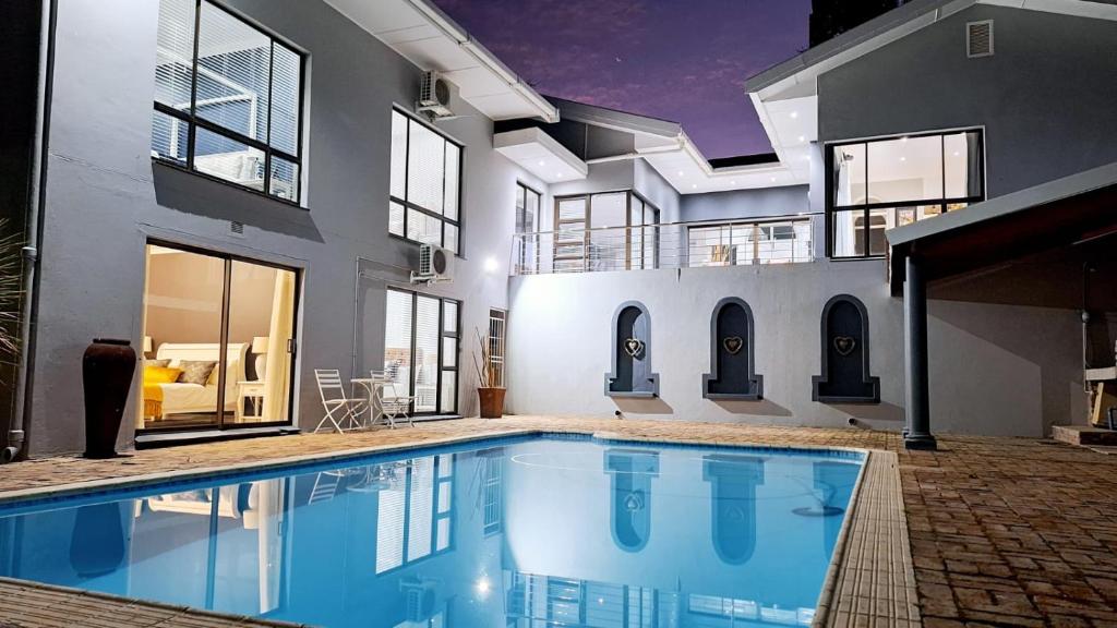 Enchanted Guests, Oudtshoorn