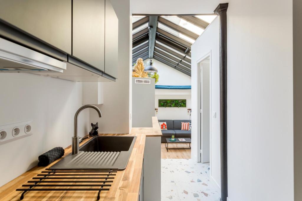 Relais Cocorico Artist Studio glass roof with AC - 5