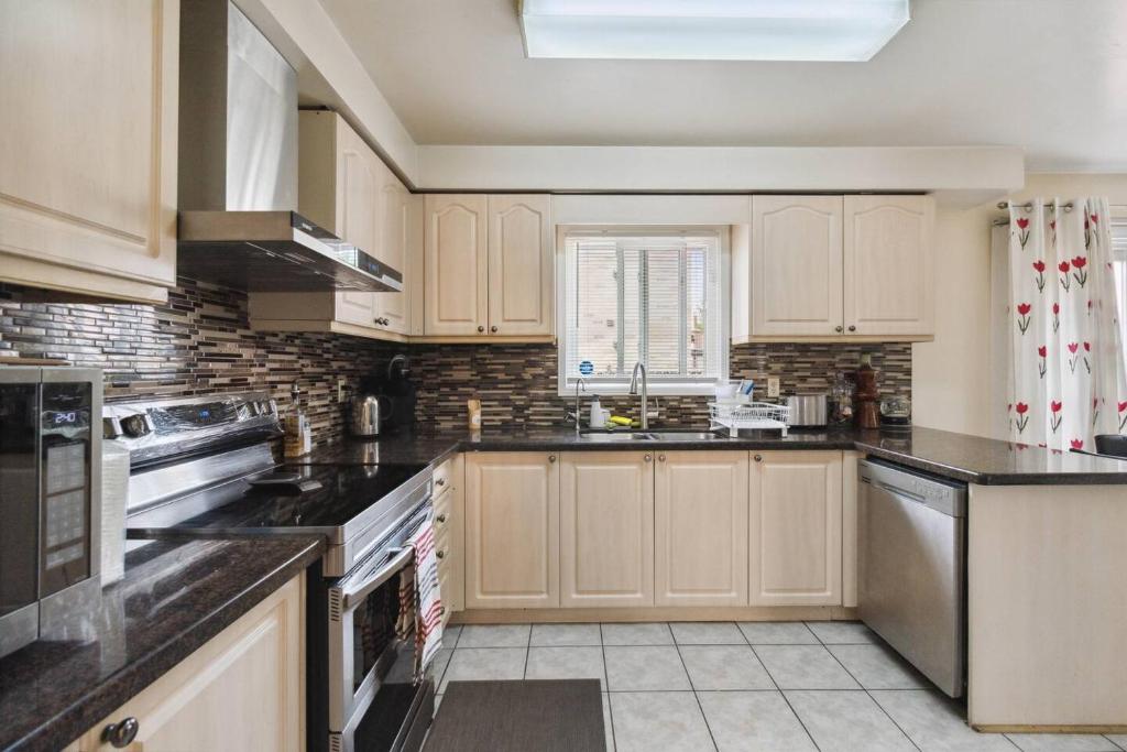 Comfy nest 3BR in Brampton Canada, Brampton