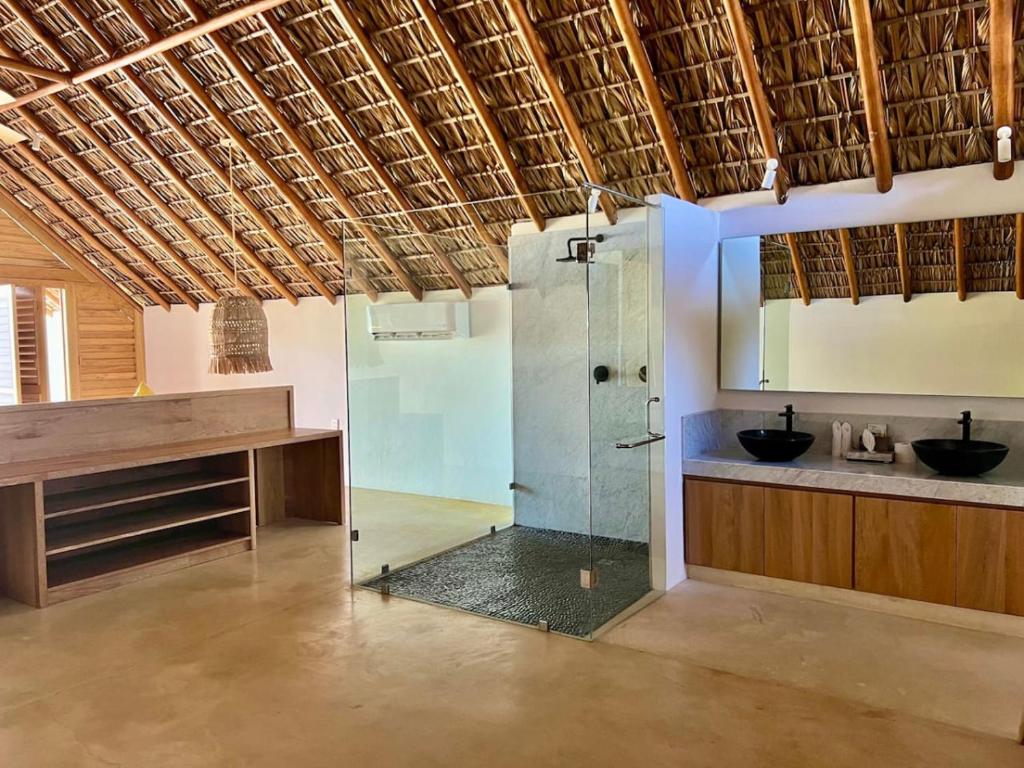 Casa Mona - Beachfront Luxury Villa - Verified Listing - 2