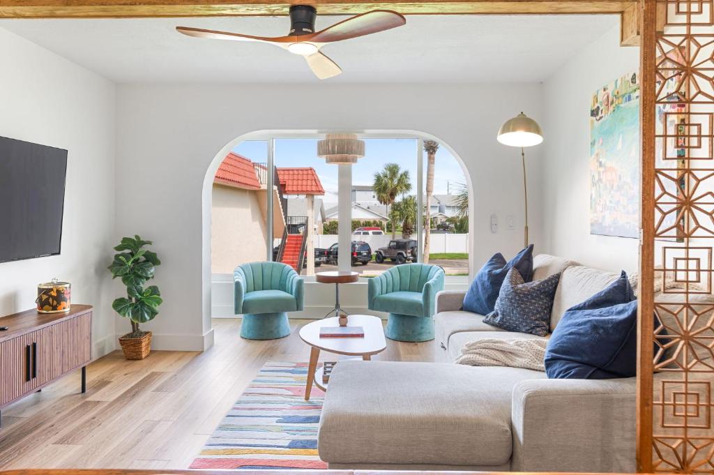 Coastal Condo - Walk to Beach Pool Pickleball and Boat Ramp, St. Augustine