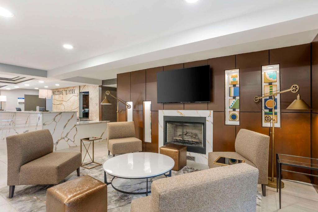 Best Western Plus Heritage Rail Inn & Suites フロント・ロビー