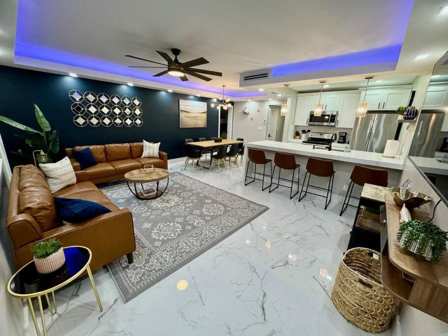 3Bd 2Bath 1 Block from the beach! Newly renovated, Fort Lauderdale