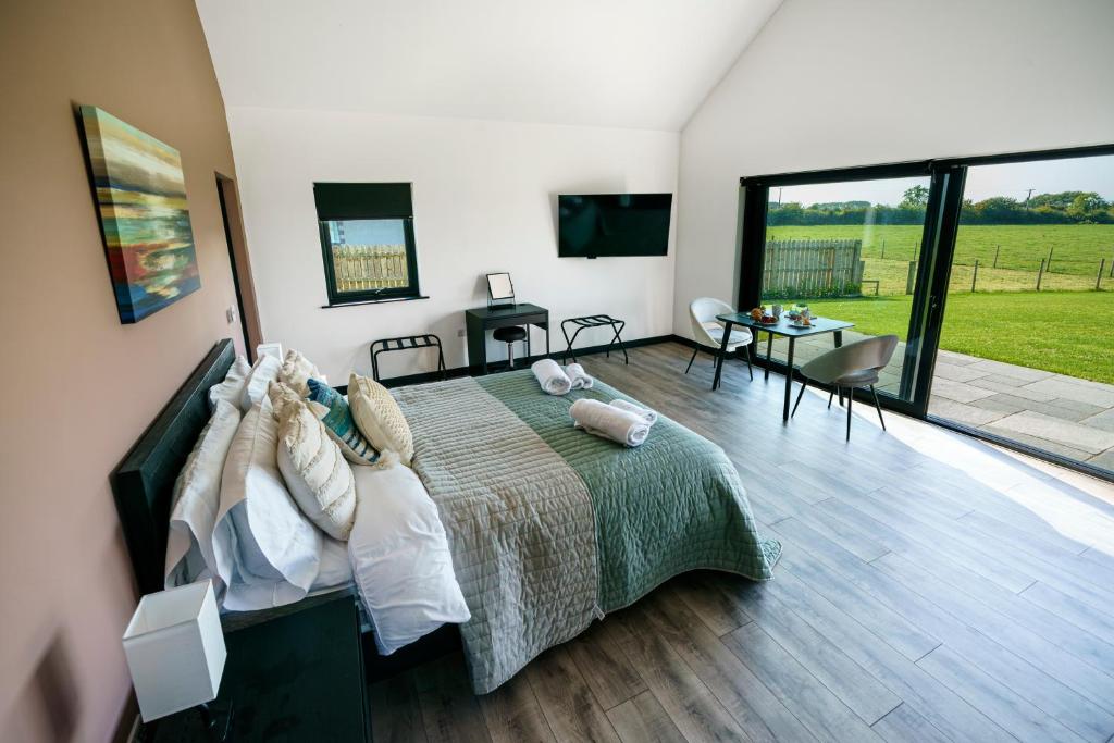 Lough View, Aldergrove