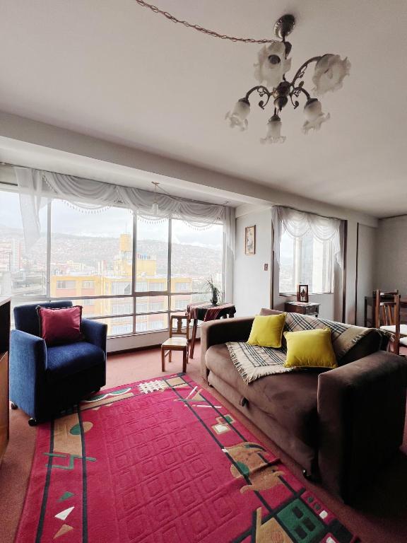 Soleado y comodo departamento con hermosa vista sobre Av Arce - 3