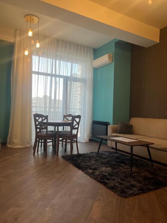 Nesimi apt, Baku