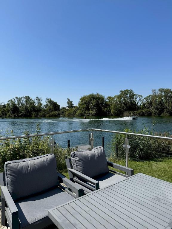 Molly's Lodge - Cotswolds Lakeside Lodge, Gloucestershire