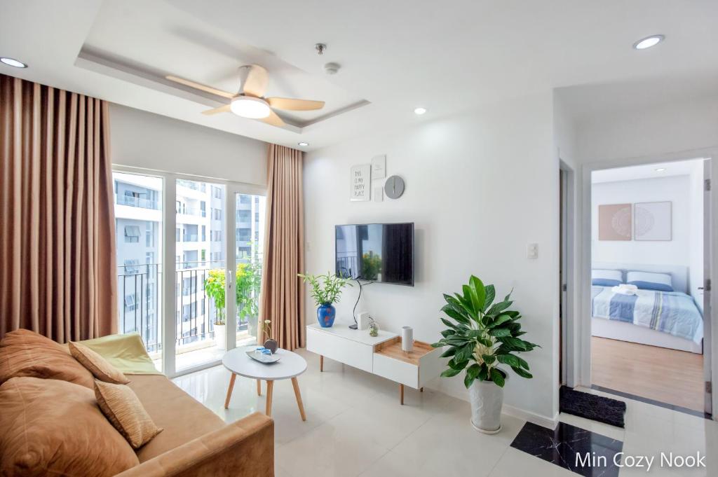 Min Cozy Nook Monarchy - 2BR luxury riverview, Danang