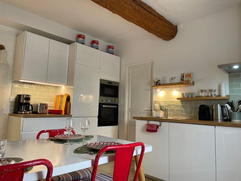 Mazet avec piscine, parking et clim dans le centre, Casa vacanze Saint