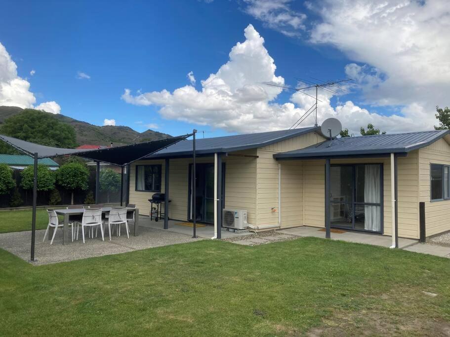 Sunny Escape in Old Cromwell, Cromwell