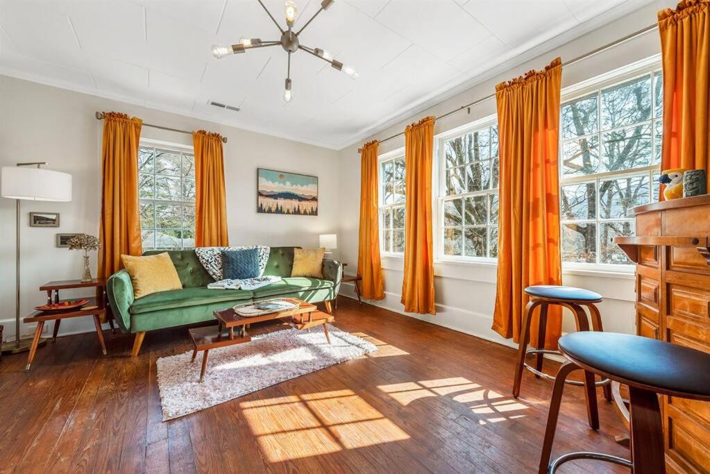 Groovy Getaway Loft, Fast Wi-Fi, Downtown, Fort Payne