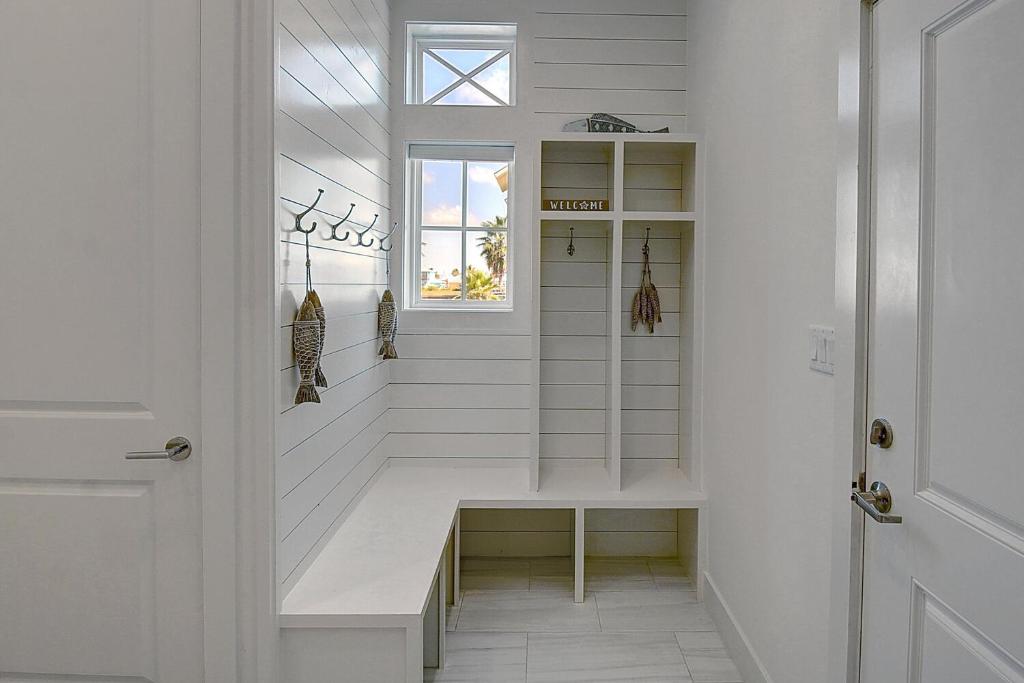 Good Times Tan Lines 247 HL, Port Aransas