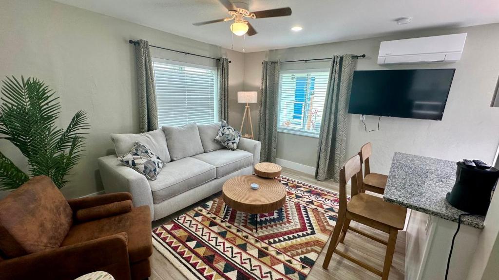 Turtle Nest 3 - Quick Walk to Beach, Fort Myers Beach