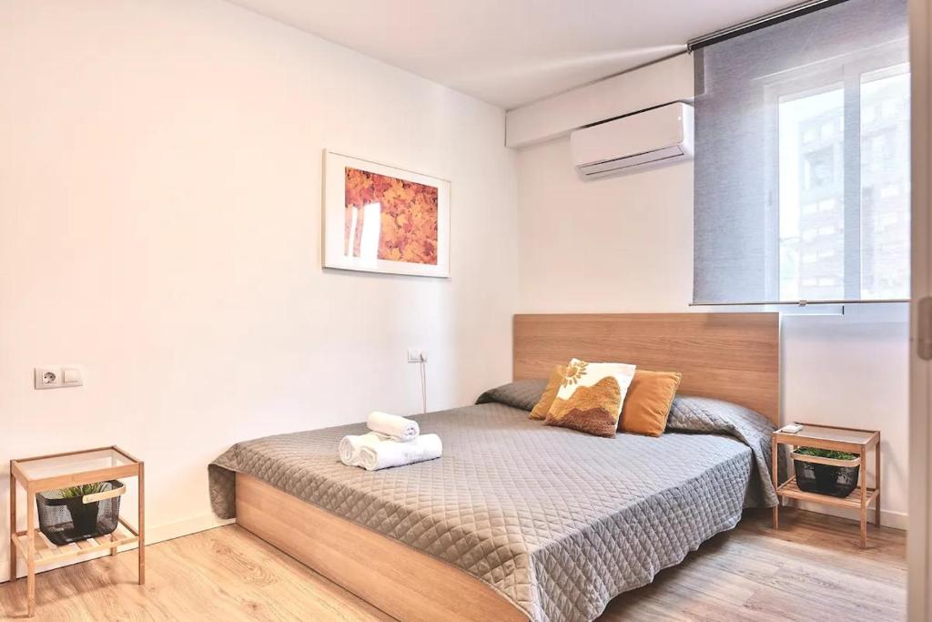 SPACIOUS, SUNNY FLAT BY CITY OF ARTS & SCIENCES - 3