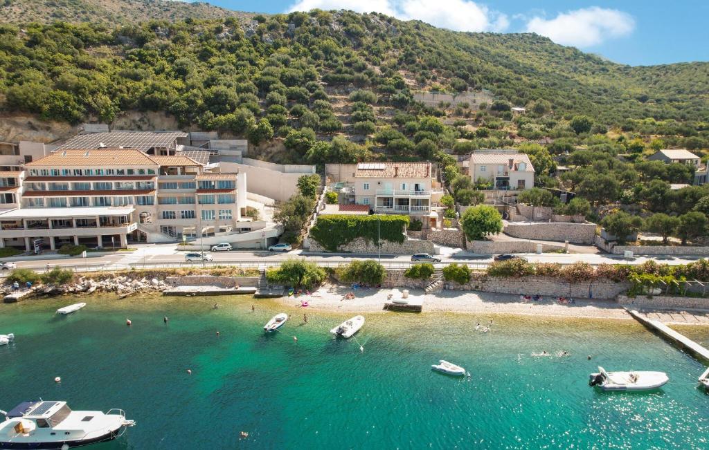 Cozy Apartment In Zaton Mali With Wifi, Zaton Mali