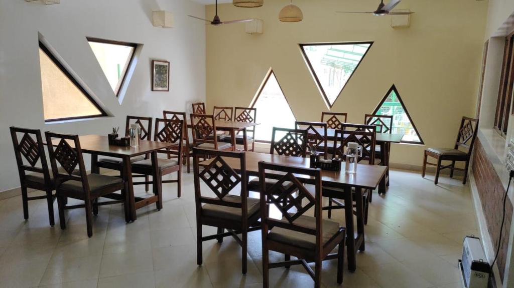 Restaurant, Inn Pondiville Forest Retreat in Pondicherry