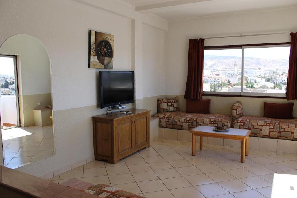 Shared lounge/TV area
