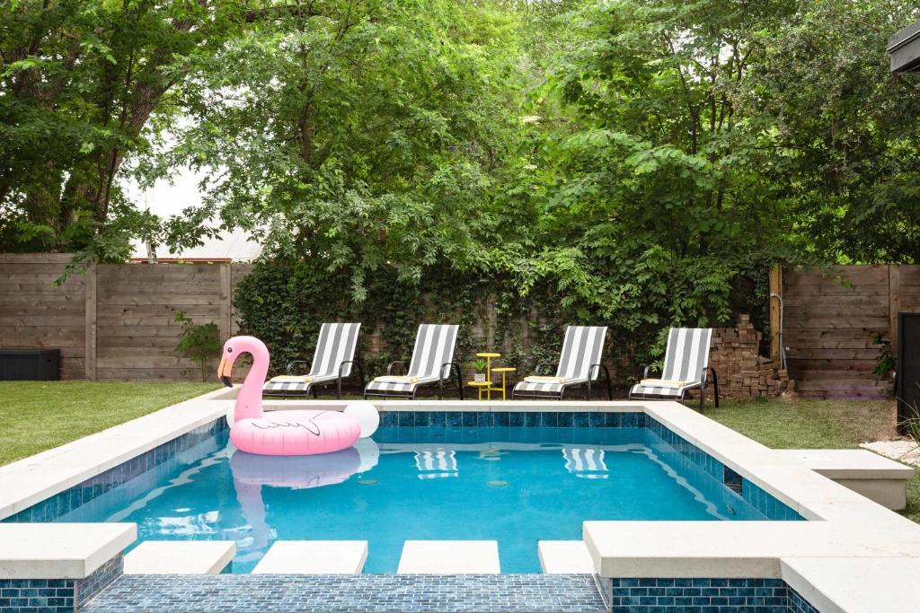 Pristine Pool Palace 6BR - Rainey St - 7min walk, Austin