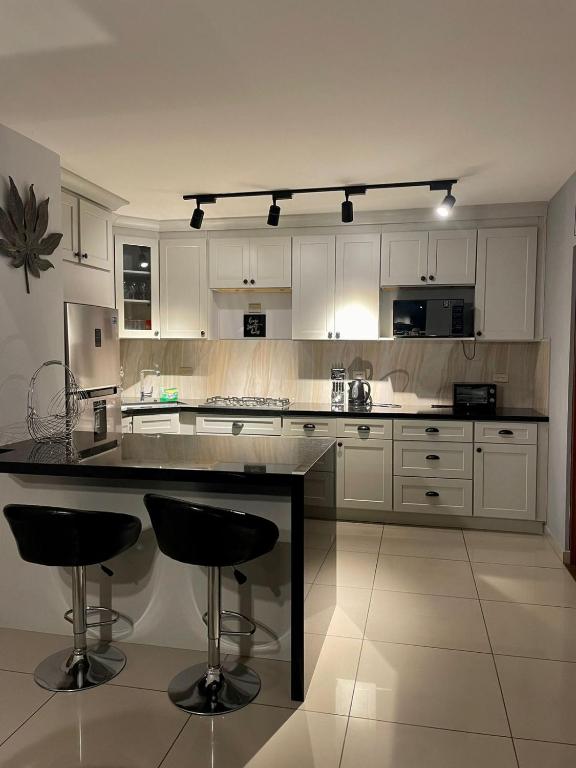 Departamento amplio, moderno y centrico! - 5