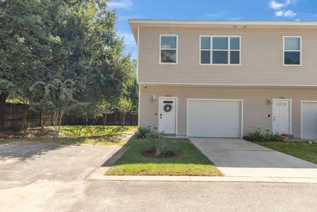 Owl's Nest - Cozy Townhome Close to Beaches, Attractions & More!, Fort Walton Beach