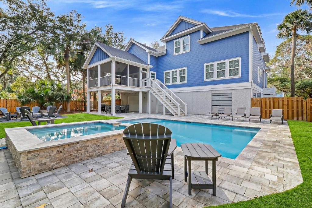 7 bd 6 and one half bath with private pool spa & beach path, Hilton Head Island