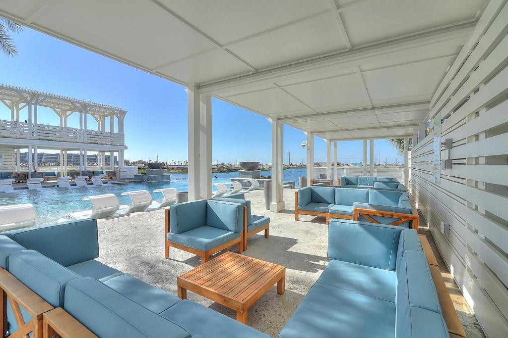 EmergenSea 200 LAU, Mustang Beach