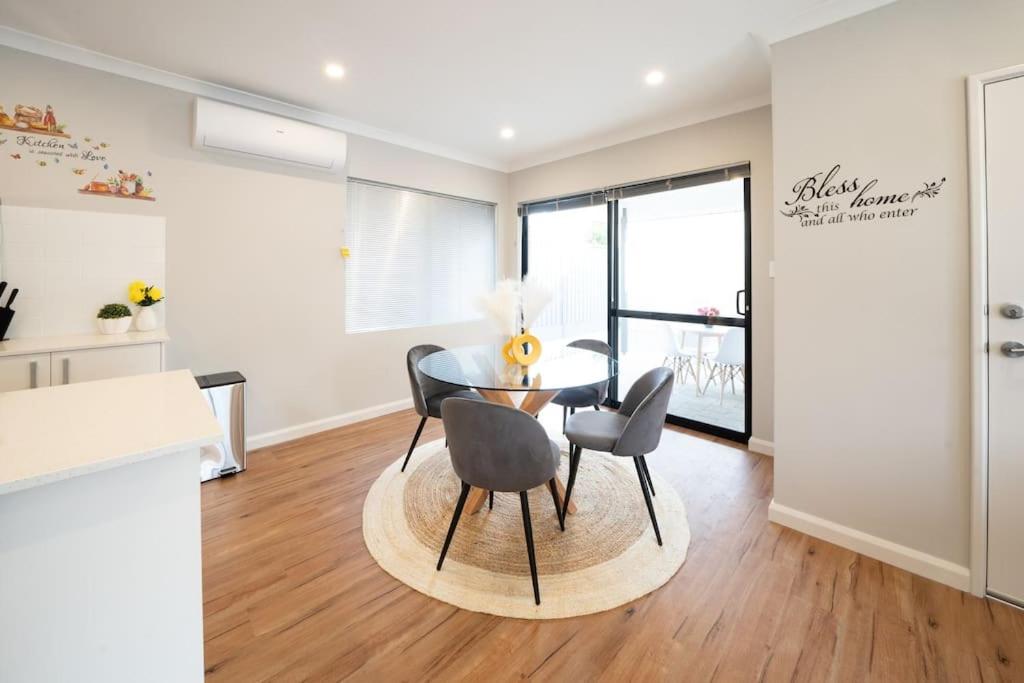 Convinient Cosy home with all around you!, Kelmscott