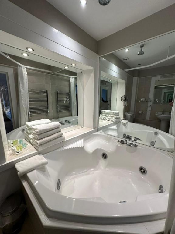 Bathroom, Langtry Manor Hotel in Bournemouth