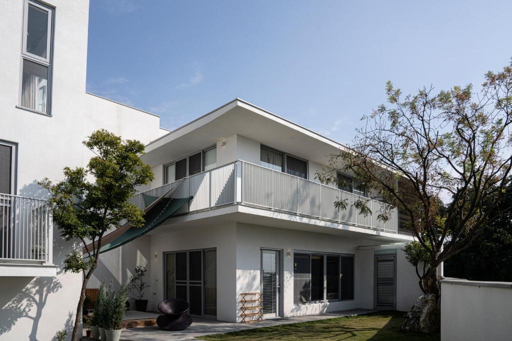 Living In Light, Zhongpu