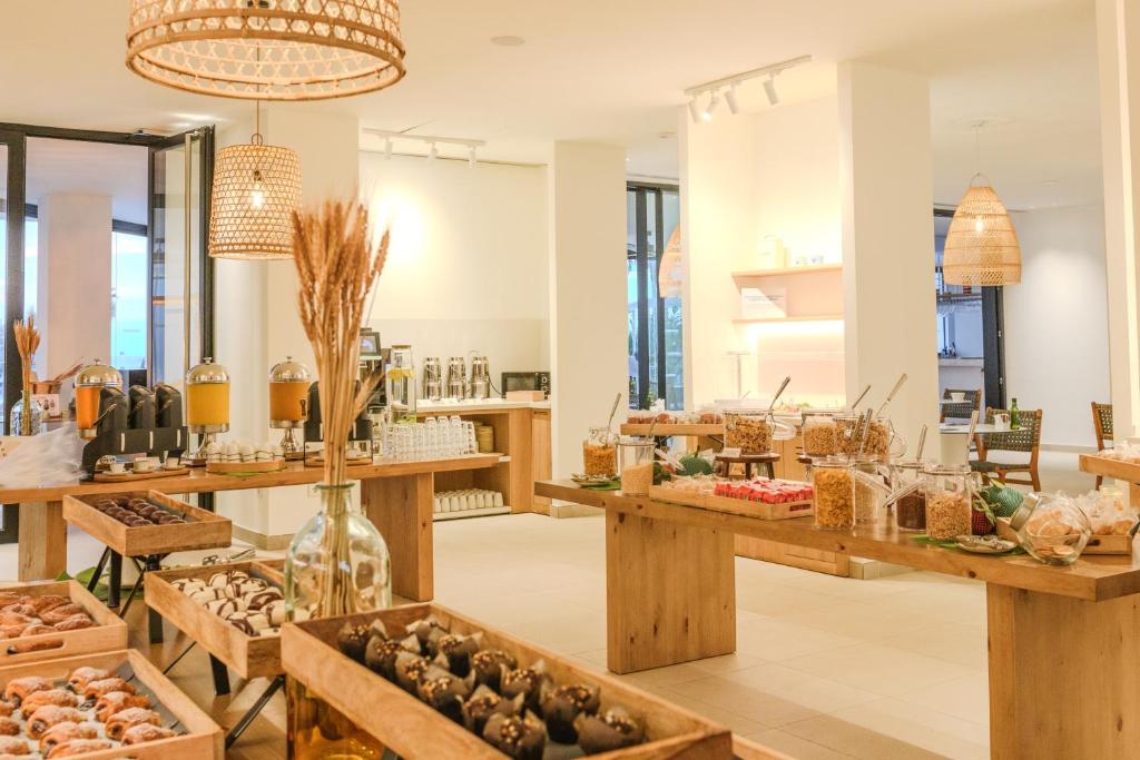 Hotel & Spa Blau Parc — Restaurant & bars in San Antonio, Balearic Islands