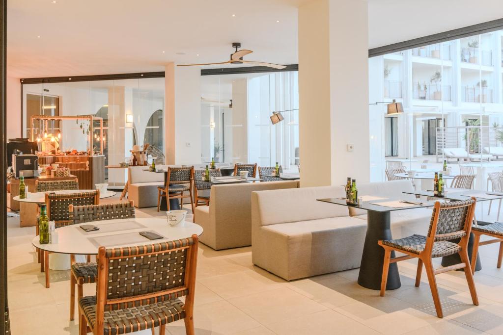 Hotel & Spa Blau Parc — Restaurant & bars in San Antonio, Balearic Islands