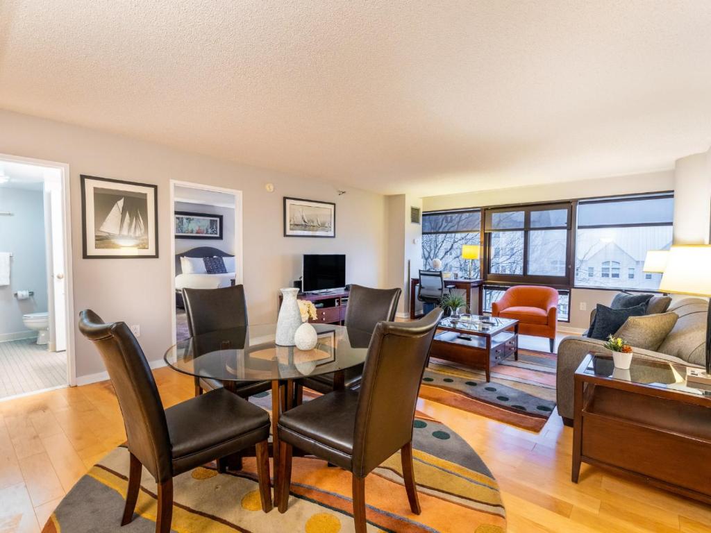 Centrally Located Apt Downtown, Stamford