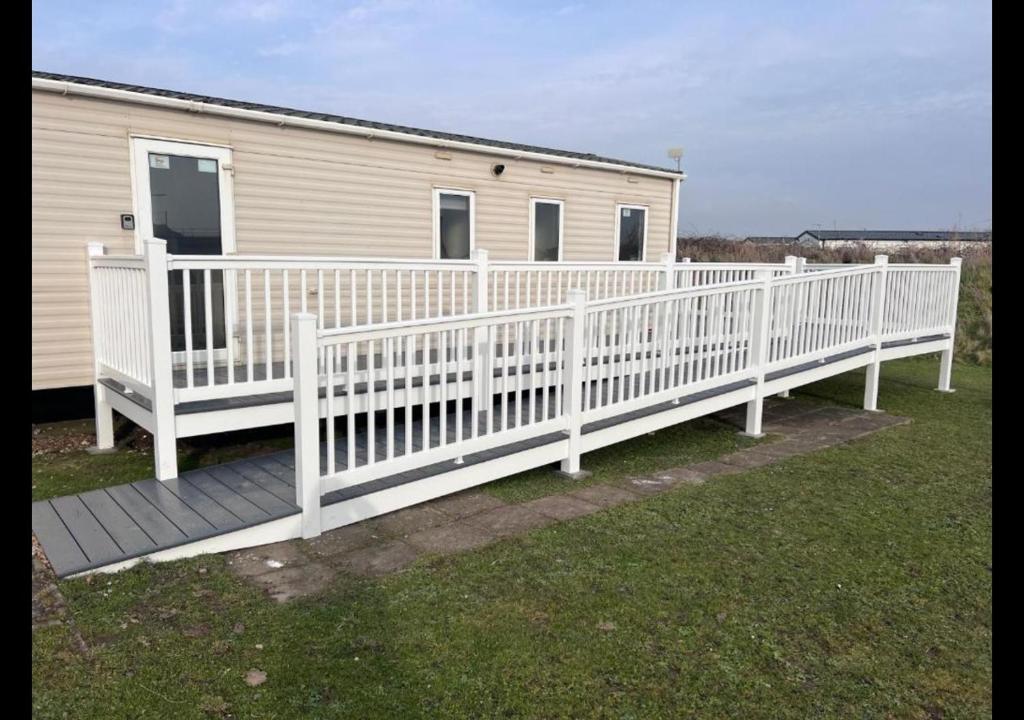 SP84 - Camber Sands Holiday Park - 3 Bedroom - Sleeps 8 - Private Parking, Camber