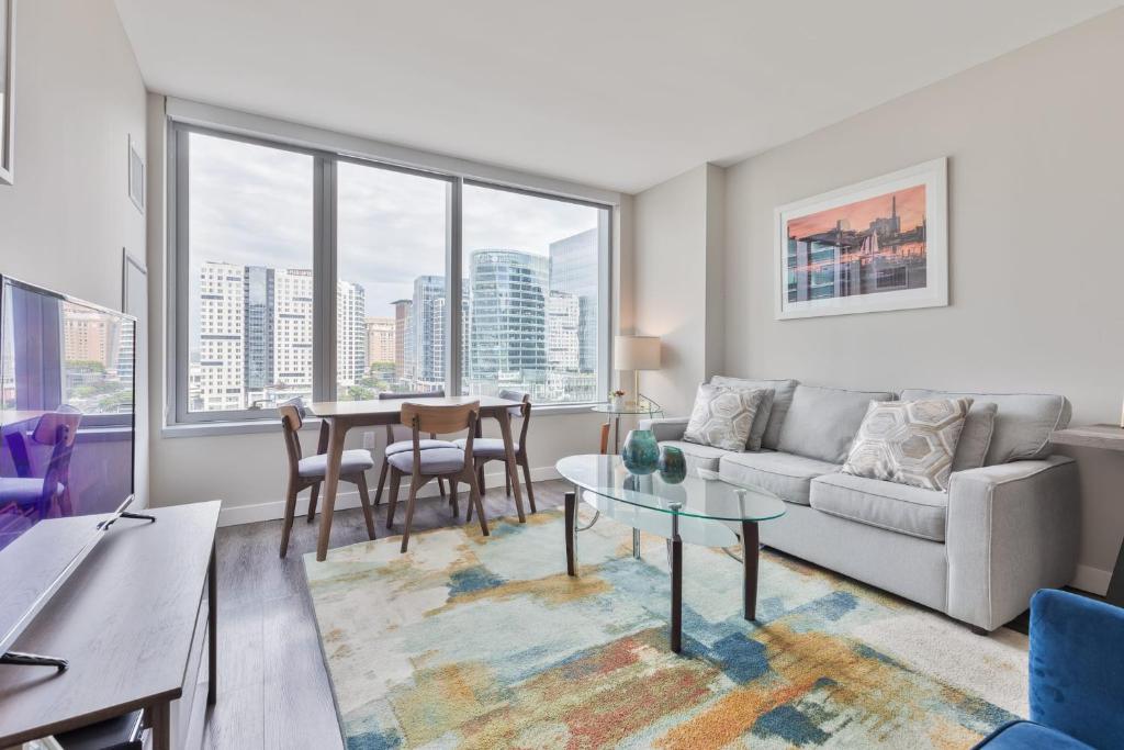 Bright Apt Downtown with Gym, Boston