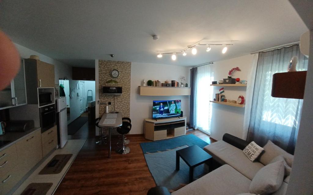 Hunyadi Apartman, Segedín