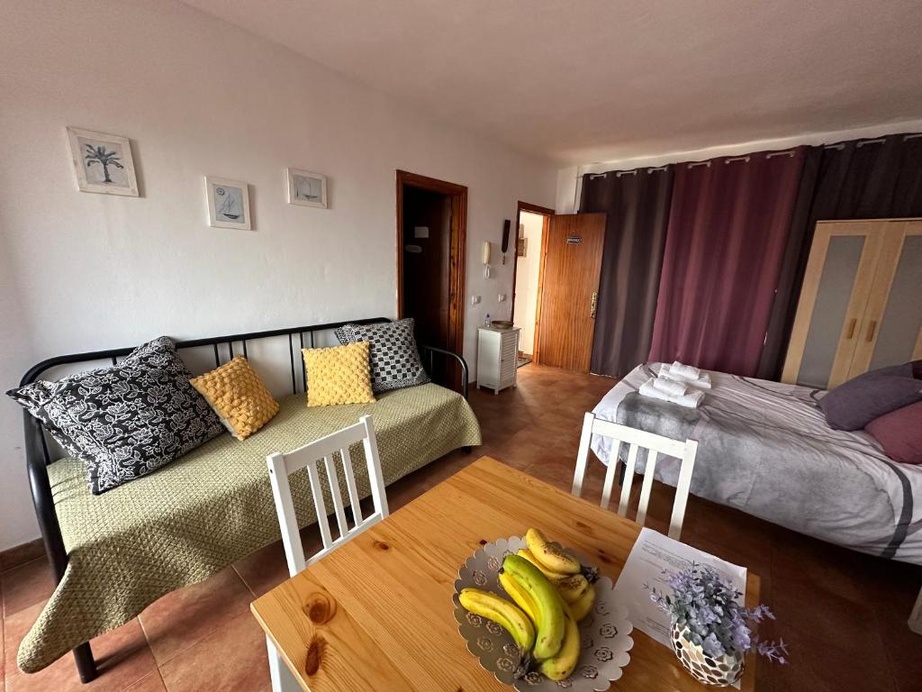 Estudio con terraza, La Caleta