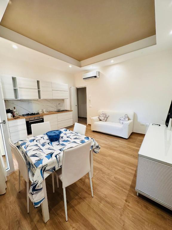 House Giulia, Maiori