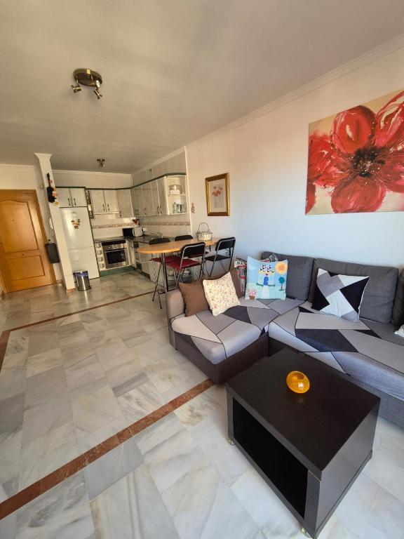 Apartamento Manilva con terraza y piscina - 1