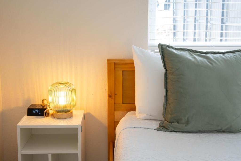 Central Getaway in Little Havana Near Airport, Wynwood, Calle 8 Brickell, Coral Gables and more , Fenced parking, Miami