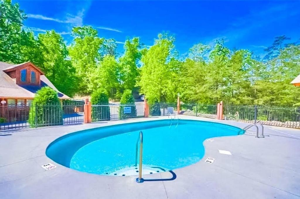 Sleepy Bears Den, Pigeon Forge