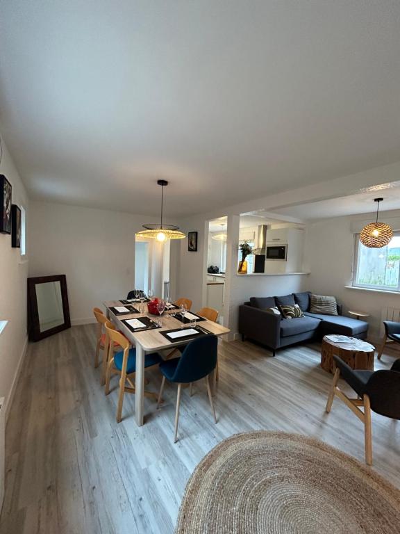 Dans le petit bourg, Santec