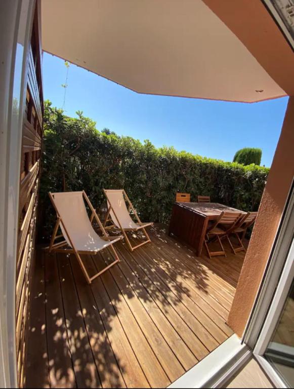 A 15 min de la plage, piscine, joli T2 Rénové, Fréjus