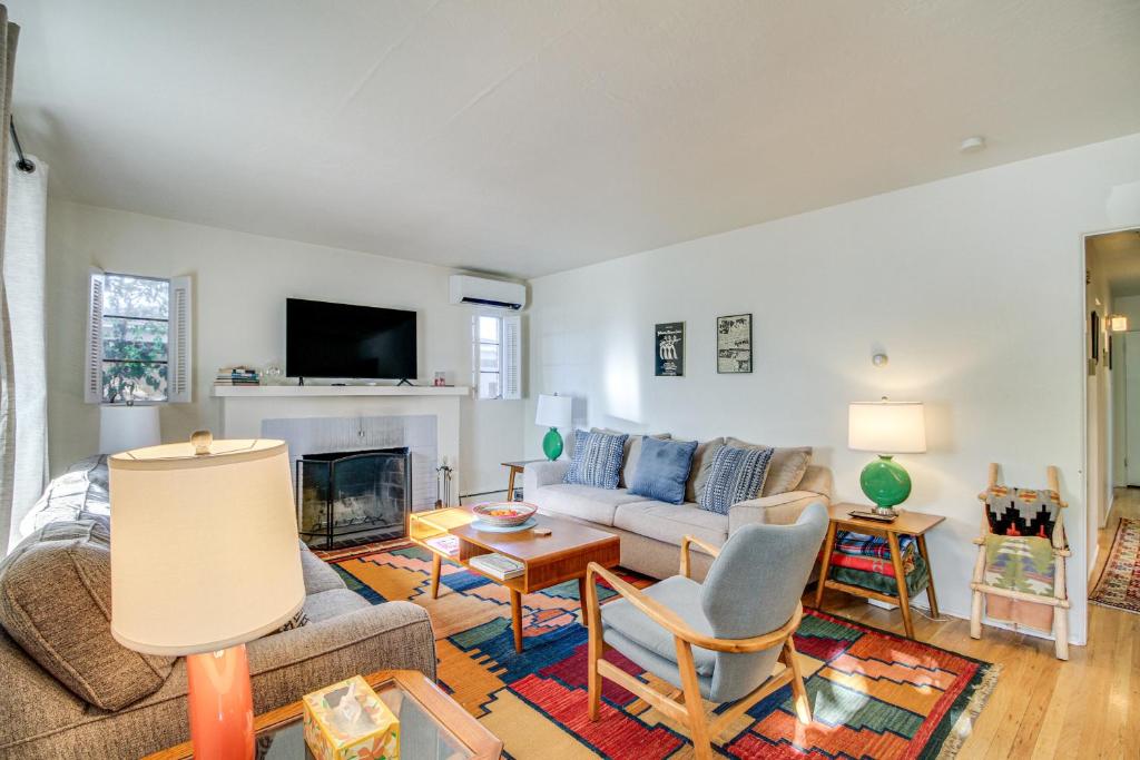 Home with Patio Near Nob Hill, UNM and Kirtland AFB!, Albuquerque