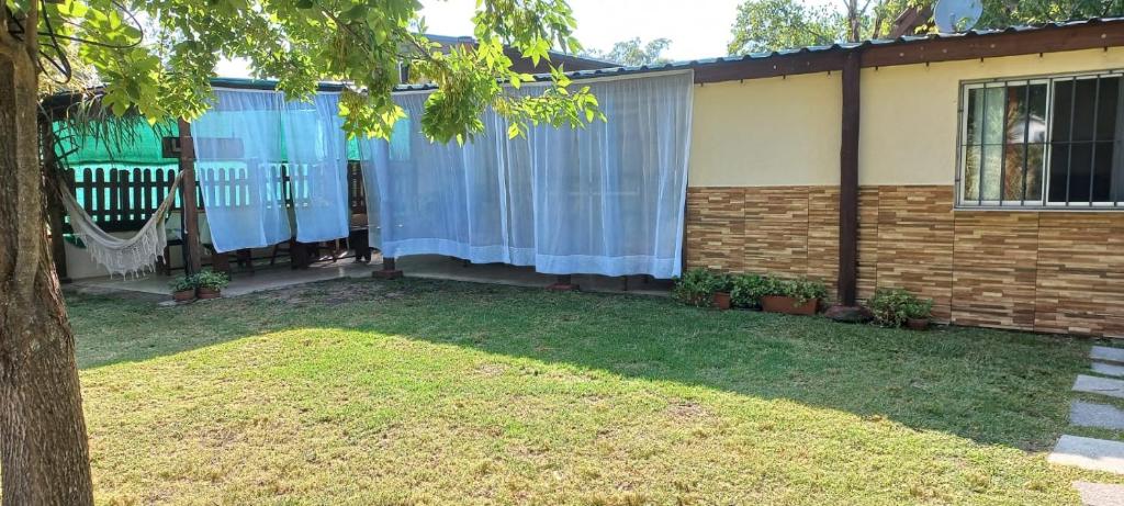 Casa en Playa Hermosa, para 6 personas, a 4 cuadras de la playa totalmente cercada a 7 minutos de Piriápolis - 4