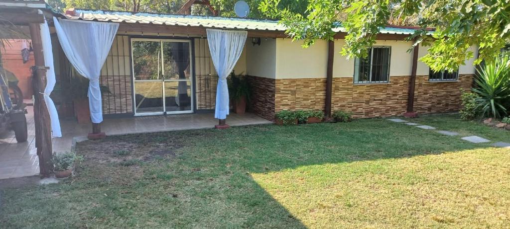 Casa en Playa Hermosa, para 6 personas, a 4 cuadras de la playa totalmente cercada a 7 minutos de Piriápolis - 5