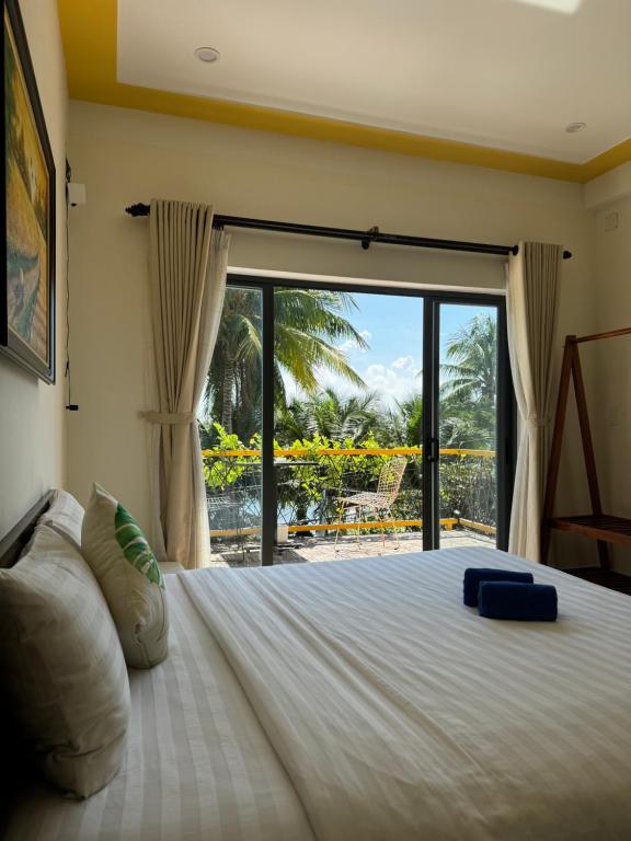 Coral Riverside Homestay & Hostel