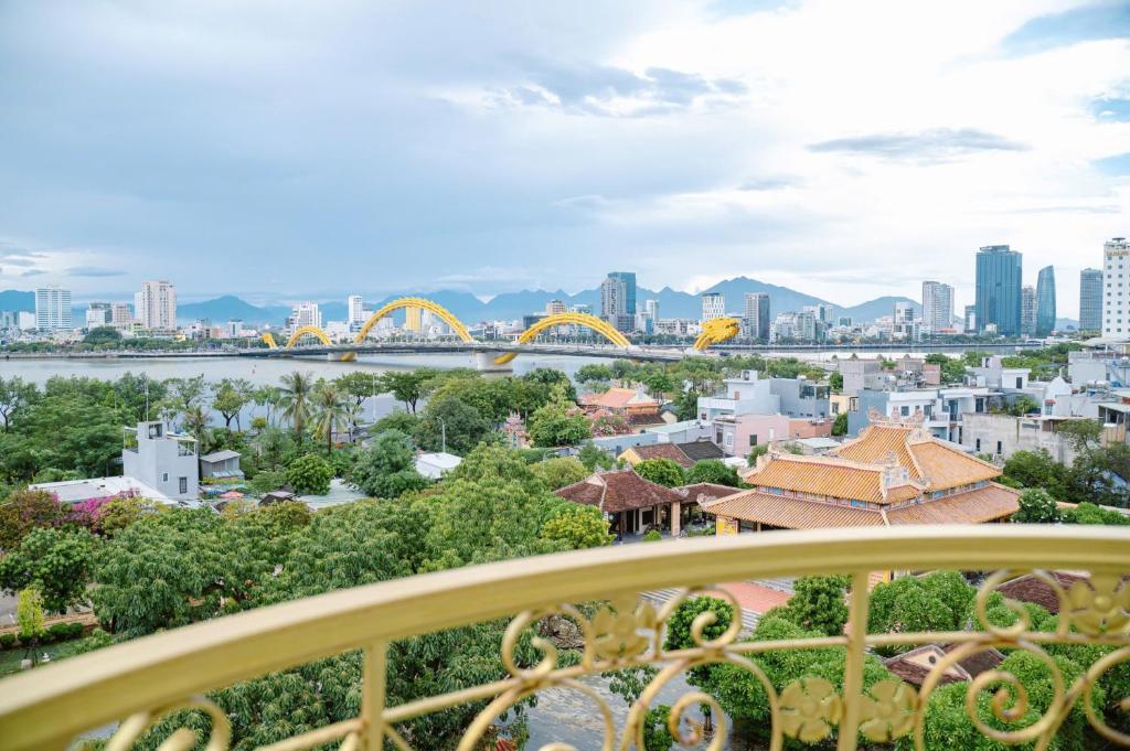 Dragon Hotel near Dragon Bridge