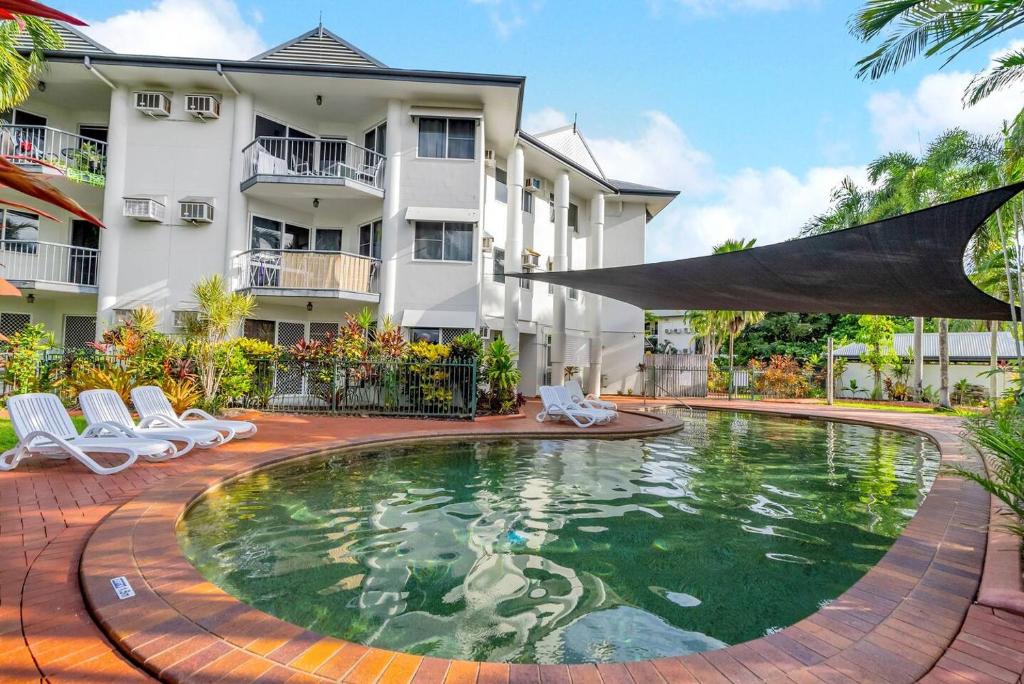 Leafy Solace - A Contemporary Cairns City Hideaway, Cairns