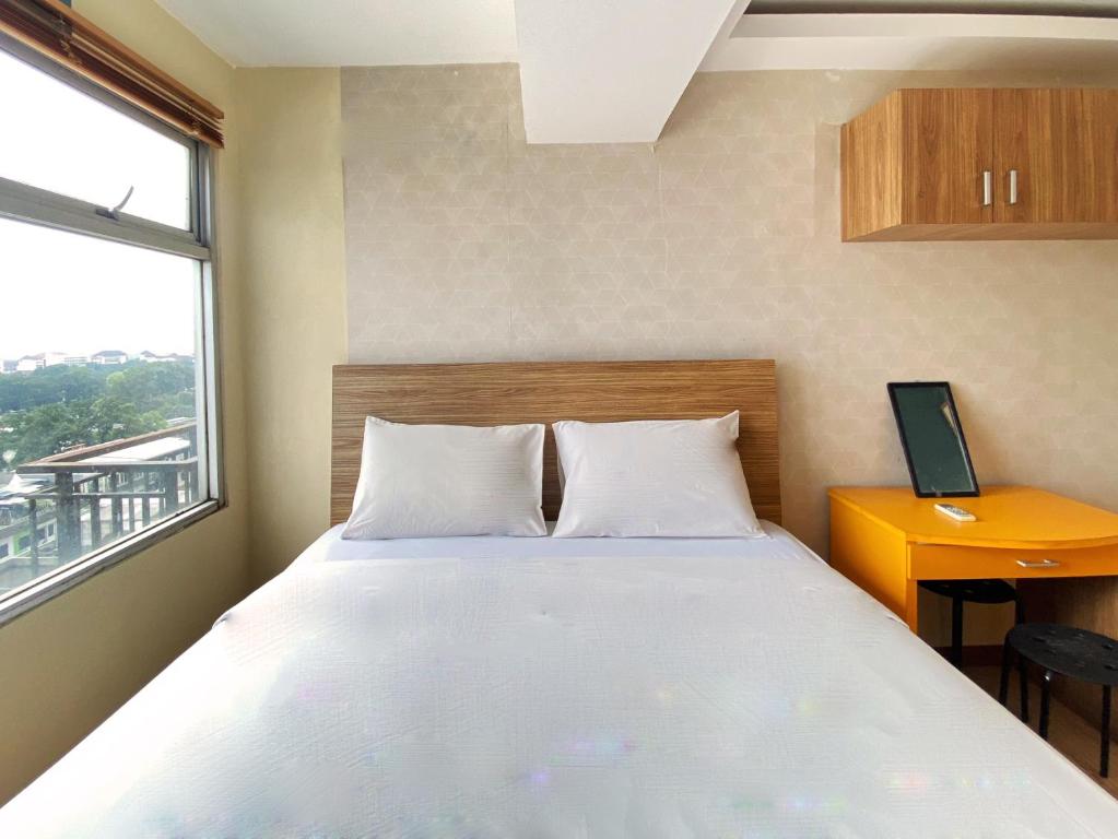 Spacious and Unique 1BR at Jarrdin Cihampelas Apartment By Travelio, Bandung