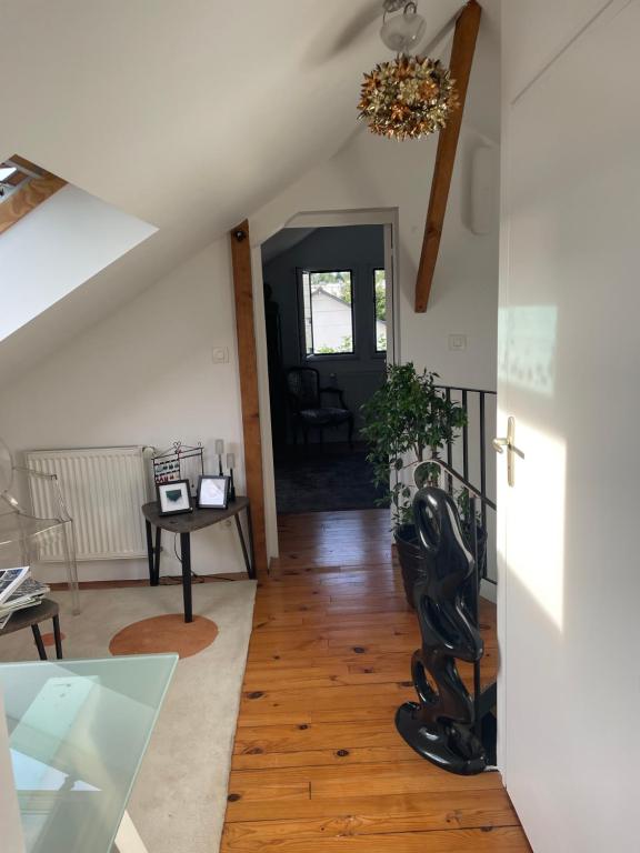 Chambre hôtes nichée sous les toits - 3
